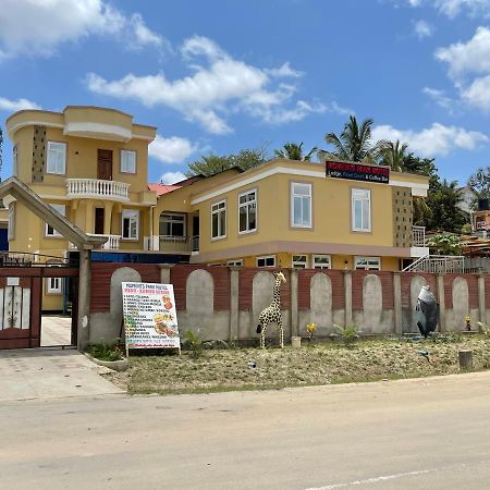 Moments Park Motel Dar es Salaam Zewnętrze zdjęcie