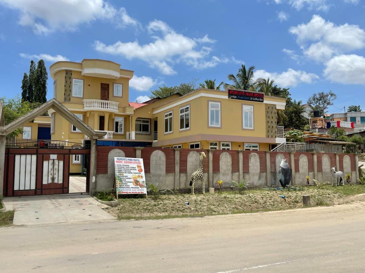 Moments Park Motel Dar es Salaam Zewnętrze zdjęcie