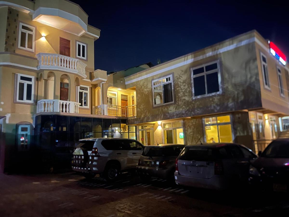 Moments Park Motel Dar es Salaam Zewnętrze zdjęcie