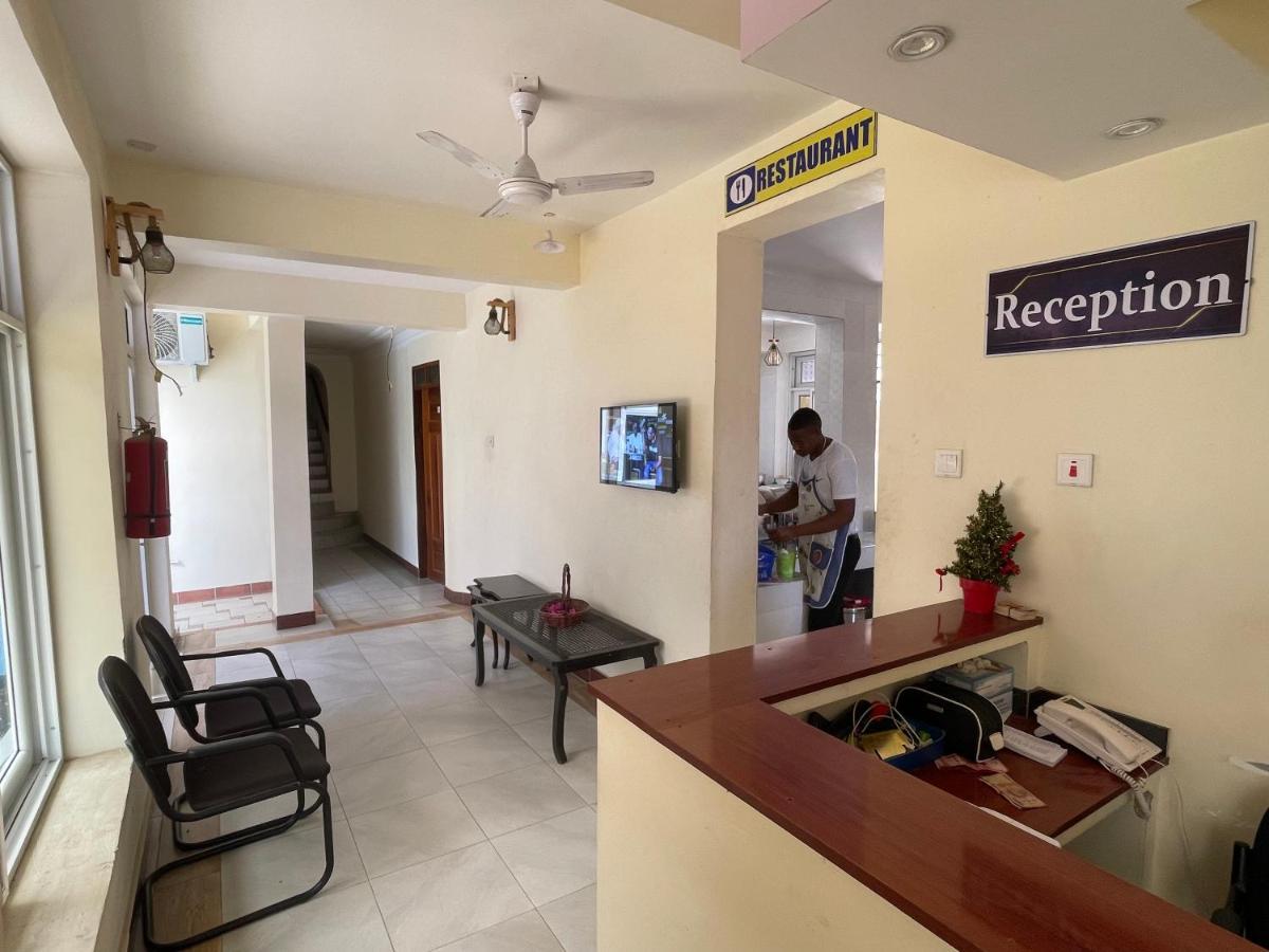 Moments Park Motel Dar es Salaam Zewnętrze zdjęcie